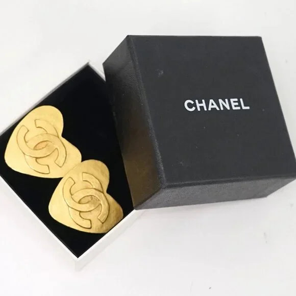 CHANEL CC Logos Heart Clip-On Earrings Gold Tone 95P Auth w/Box w10904